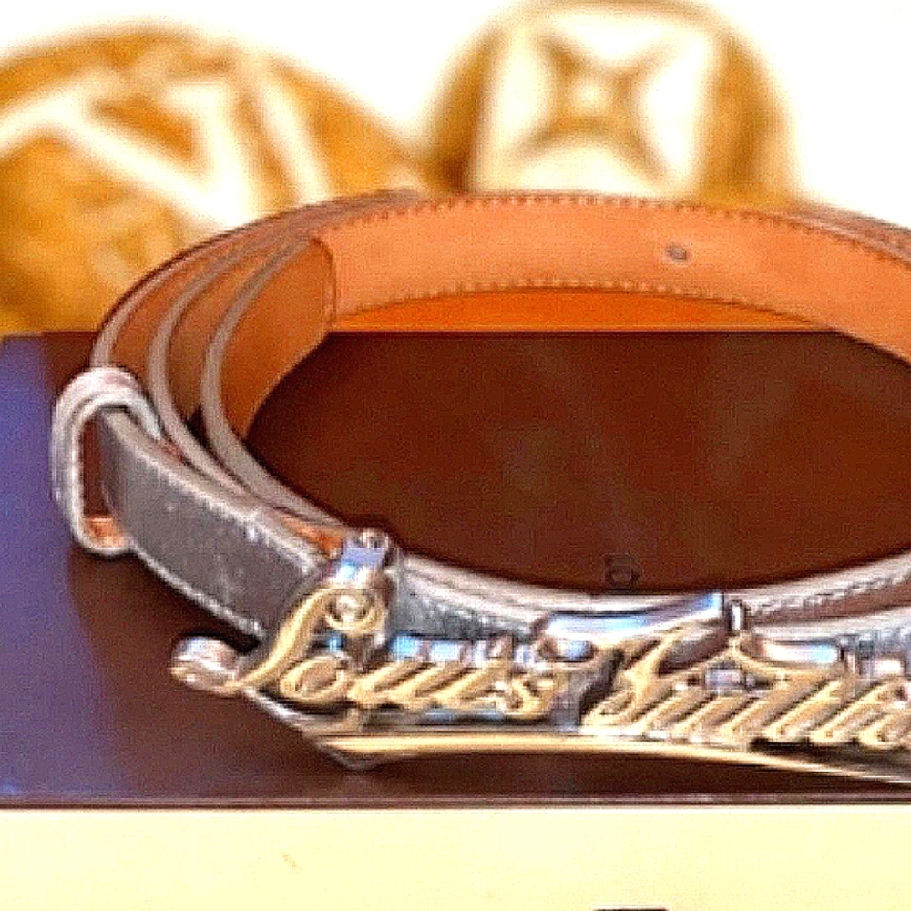 🥈 Louis Vuitton Limited Edition Silver Sparkles Signature Logo Belt Pre-owned - Picture 3 of 5